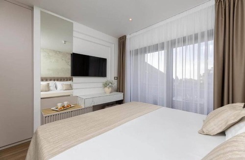 Split Apartment | Sunday Residence and SPA Split One-Bedroom Suite