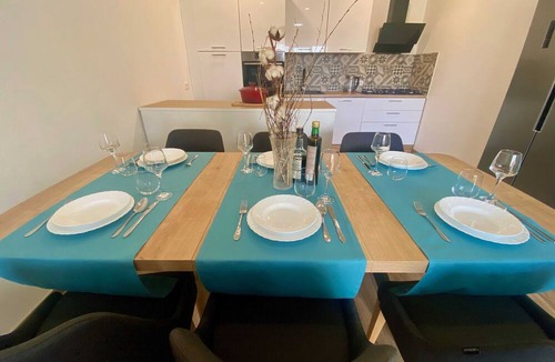 Sarsoni Apartment | VERT Apartment - Two Bedroom Apartment with Terrace