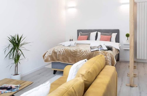 Zagreb Apartment | Large Modern City Apartment Near Main Train Station