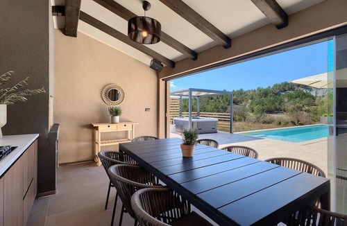 Hum House | Luxurious home in Hum with sauna