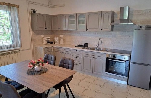 Kampor Apartment | One bedroom apartment with terrace and sea view Palit, Rab (A-24303-d)