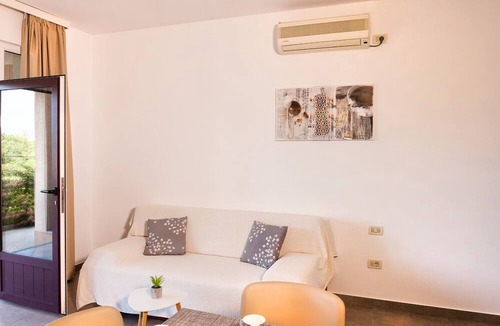 Medveja Apartment | Splendid Beachfront Medveja Apartments