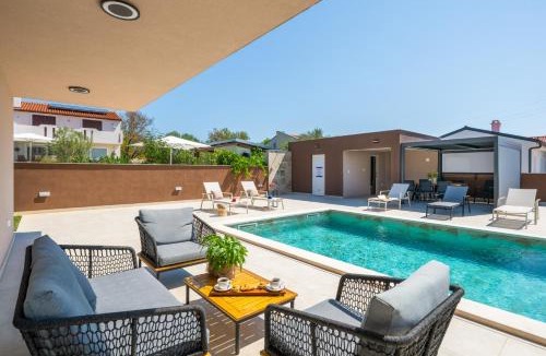 Orbanici Villa | Luxury Villa KLAUDIA with Private Pool near Pula