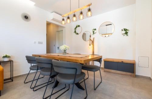 Artatore Apartment | Andrea Deluxe Apartment with Pool
