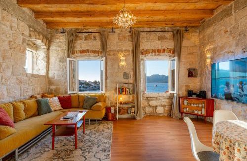 Cove Tri Zala (Zrnovo) Apartment | Ismaelli Palace Sunset Suite