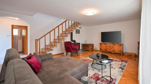 Ljubescica Villa | Holiday Home Cerine Hill by Villas Guide