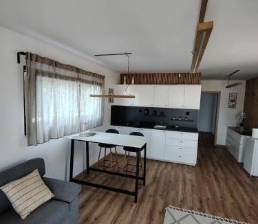Trebnje House | Ranč na hribu - MOBILNA HIŠKA