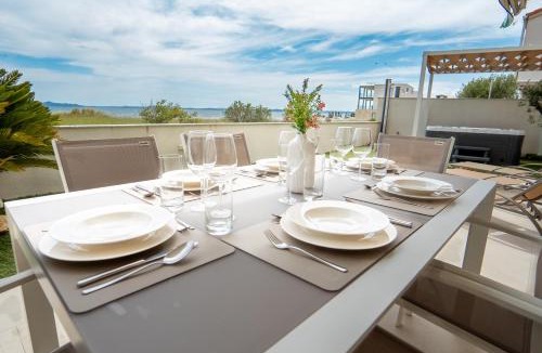 Privlaka Villa | Beachfront Reiterer Villa V1 with Jacuzzi 30 meters from the Beach - CROWONDER LUXURY RENT