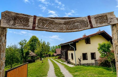 Hrastno House | Home in Heaven I Historical Log House