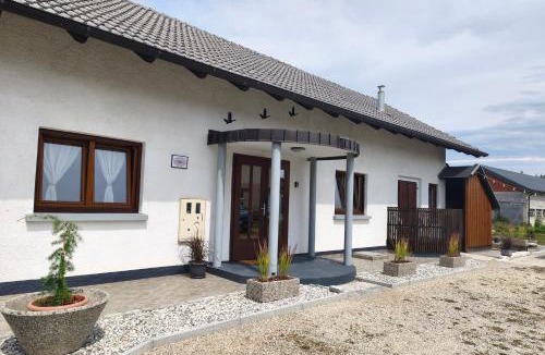 Dobova House | Casa Dijana - a quiet house with a garden near the spa