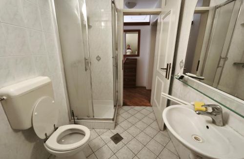 Tisina House | Beli oblaki