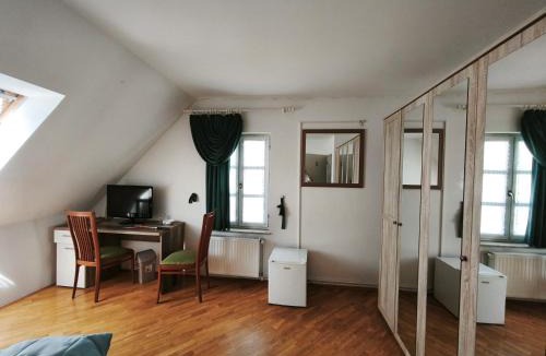 Tisina House | Beli oblaki sobe
