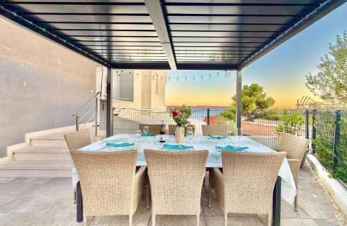 Businci Apartment | Luxury Sea View Apartment 100m from Beach with Sunlit Terrace Okrug Gornji Salena