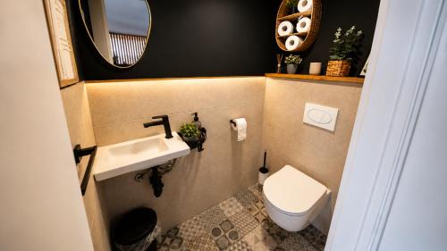 Strigova House | Vineyard Cottage with Jacuzzi & Hobbit Sauna by Destination GREEN Croatia