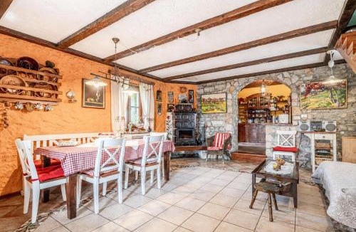 Kras House | Traditional Karst House Rozina with Garden - Happy Rentals