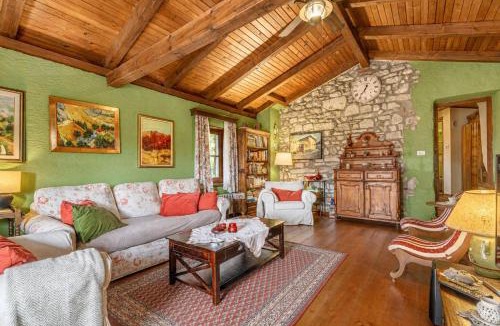 Kras House | Traditional Karst House Rozina with Garden - Happy Rentals