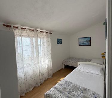 Milna House | Holiday House Rivi