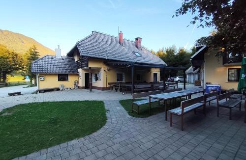 Trzic Bed & Breakfast | Zavetišče v Gozdu