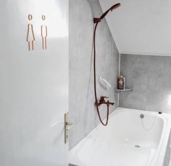 Dakovo Apartment | U prolazu