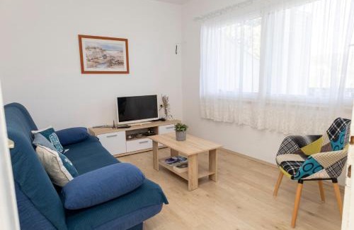 Pucisca Apartment | Sea View apartment 50 m from St Rok Beach
