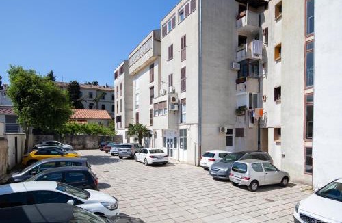 Pula Apartment | Stylish City Stay with Balcony & Free Parking