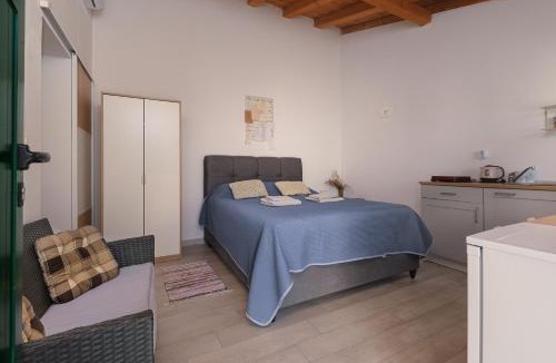Diklo Apartment | Small stone house Luka