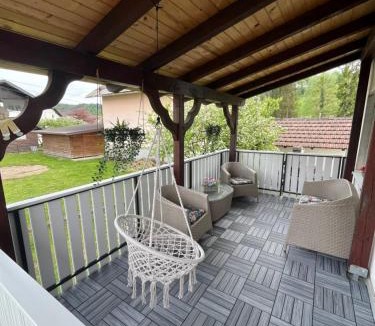 Podnart House | Hiša Čebron
