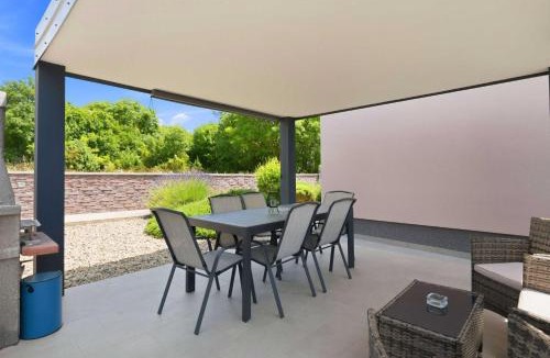 Skrbcici House | House Pink