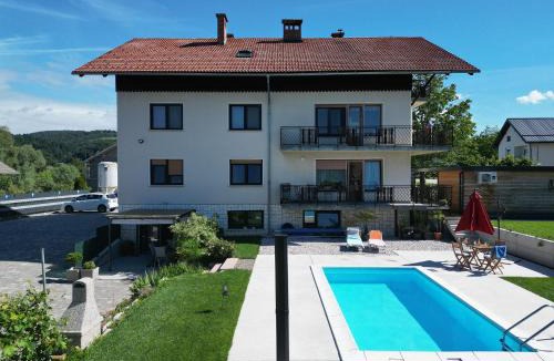 Lukovica Apartment | Apartments Bukor with seasonal pool