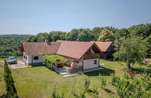 Ljutomer House | Deer's Hill - Sauna, Hot Tub, Garden - Happy Rentals