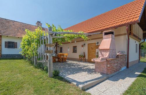 Ljutomer House | Deer's Hill - Sauna, Hot Tub, Garden - Happy Rentals