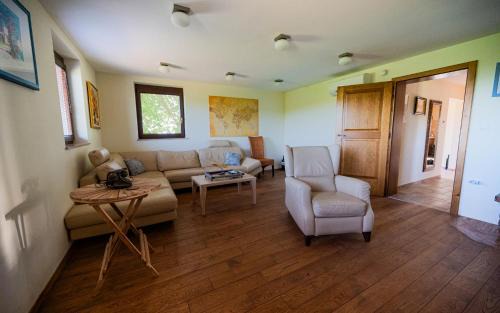 Beltinci House | Udobna hiša med vinogradi blizu Vinarium LEND - Comfortable Vineyard House near Vinarium Tower LEND