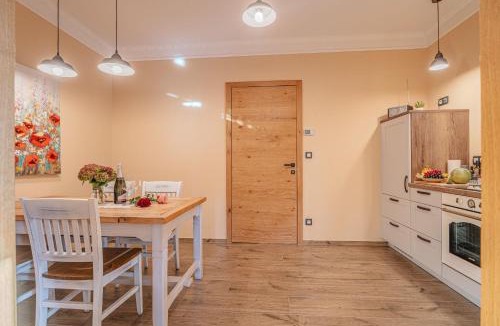 Beltinci Apartment | Vila Trate with Shared Pool and Garden