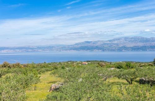 Supetar House | Secluded house with a parking space Supetar, Brac - 17330