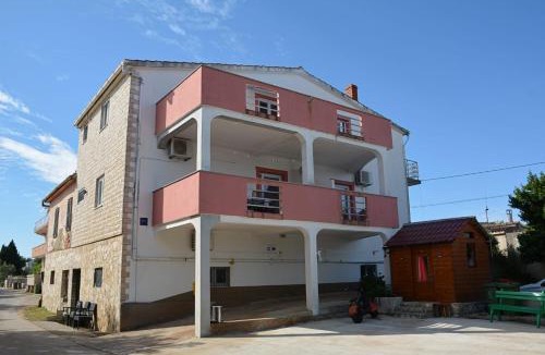 Nevidane House | Blazo jedan