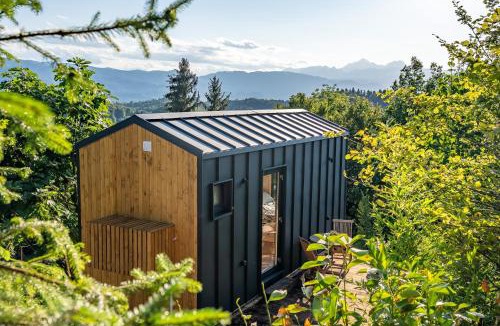 Radovljica Ski Chalet | Alpine Glamp - Scenic Tiny House near Bled