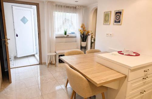 Hrastnik Apartment | Grandma's Corner