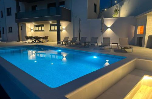 Podstrana Apartment | Blue Sunset, Apartment with Pool,Terace & Stunning Views