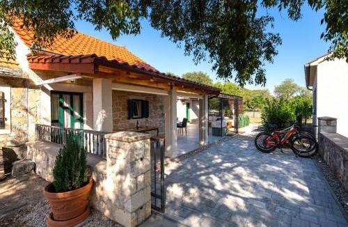 Oklaj House | My Dalmatia - Authentic stone house Dida