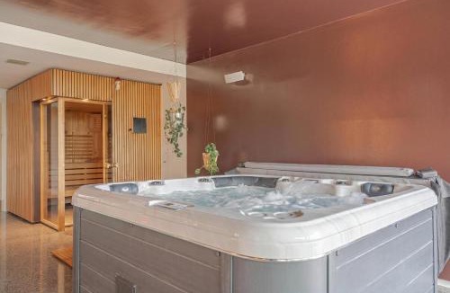 Brda Villa | Alma Vista Luxury - Pool, Spa, Art & Wine