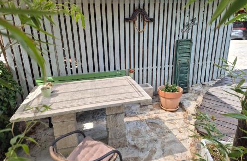 Kras Apartment | Villa Salamander Suite - Garden & EV charger - Happy Rentals