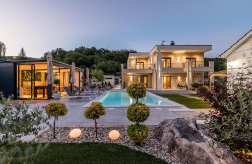Muc Villa | Countryside family villa with pool Zmina