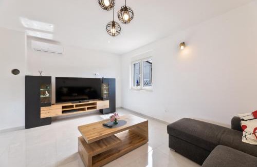 Cove Makarac (Milna) Apartment | VILLA DOŽDOR - brand NEW 130 m2 luxury three-room apartments - excellent location near the beach and the town center - view of the sea and the bay - secured free parking