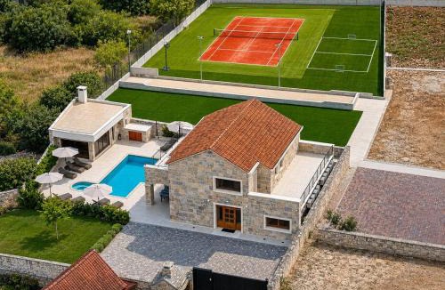 Businci House | James Bond Hideout - Tennis, Football, Spa & Pool