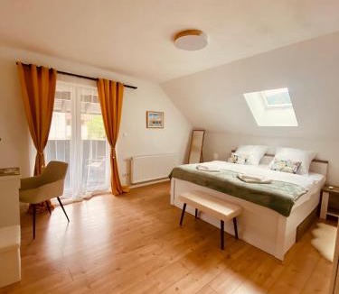 Licko Lesce Apartment | Filuma Suite - Riverside Terrace on Gacka River