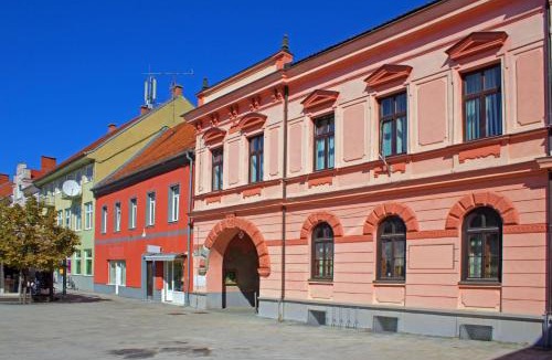 Ljutomer House | Deer's Hill - Sauna, Hot Tub, Garden - Happy Rentals