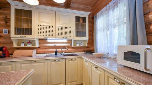 Veliko Trgovisce Villa | Villa Pine Log by Villas Guide