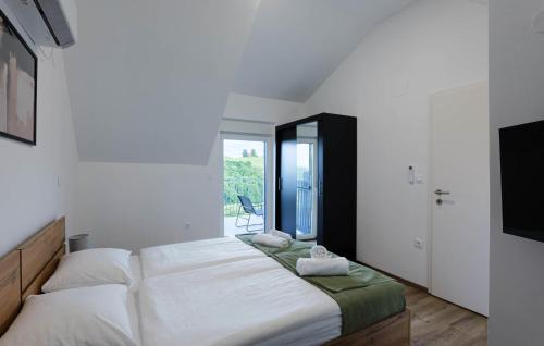 Strigova House | Amazing Home In Banfi