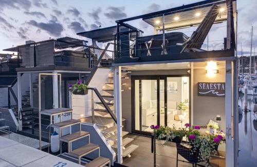 Seca House | Modern Floating Home - Hausboot SEAESTA - Rooftop Jacuzzi Terrace & Marina Portorož Views