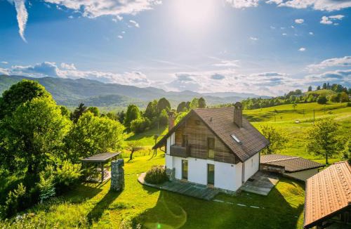 Predjama House | Unique Private Chalet With Panoramic View Ravnik